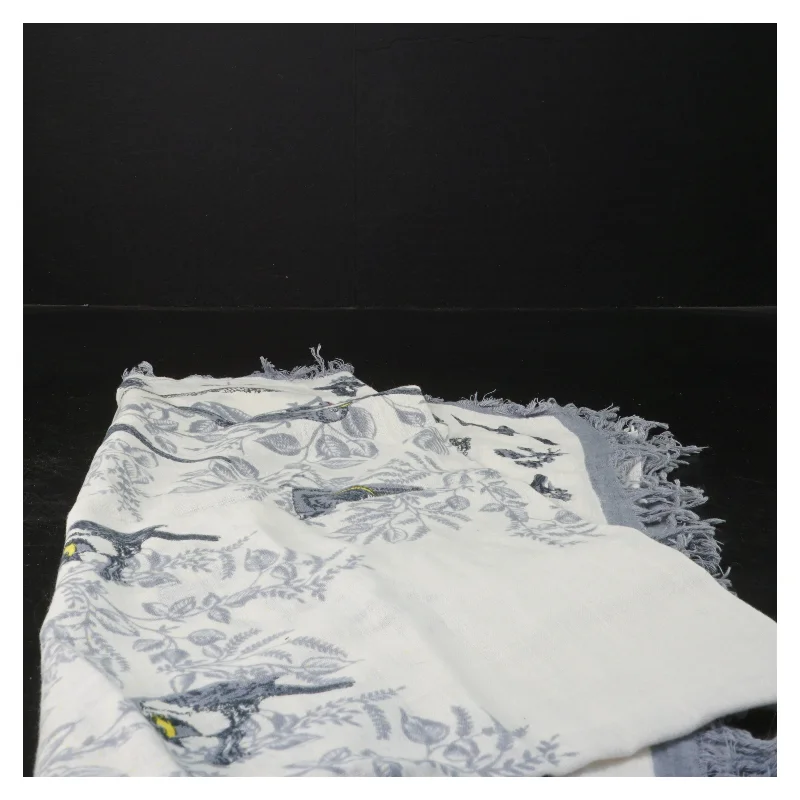 Tørklæde med fuglemotiv (str. 86x82 cm)