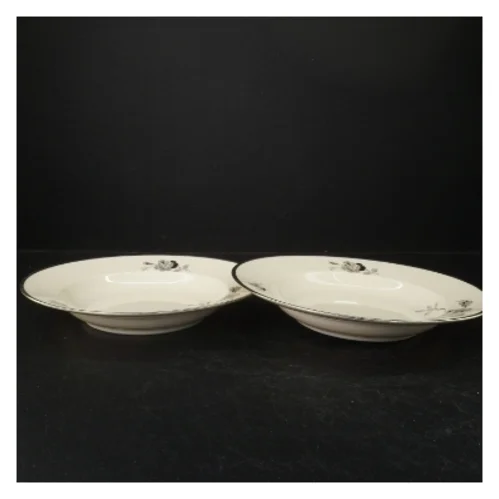 Porcelænstallerkner med sort rose fra KPM (str. Ø. 26 cm)