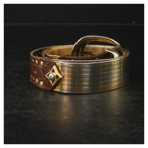 Læderbælte med metalkant (str. 73 cm)