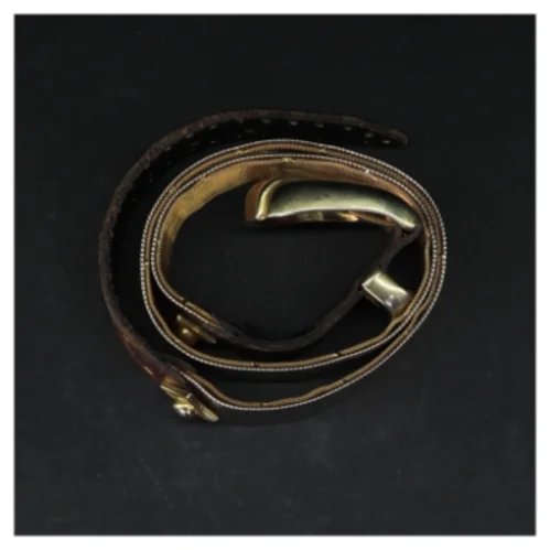 Læderbælte med metalkant (str. 73 cm)