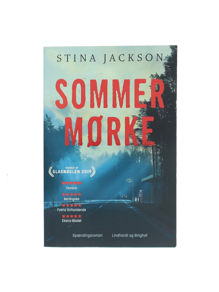 Forsiden af Sommermørke af Stina Jackson (f. 1983)