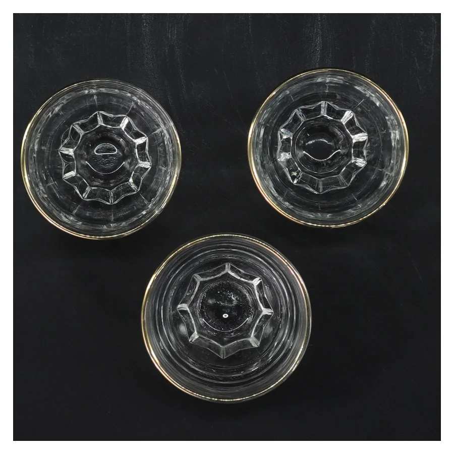 Tre glas med guldkant (str. 3 stk Ø 6,5 cm længde 6 cm)