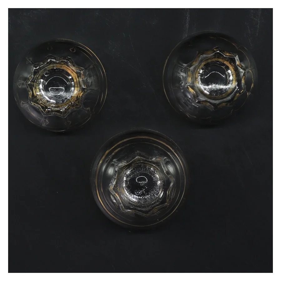 Tre glas med guldkant (str. 3 stk Ø 6,5 cm længde 6 cm)