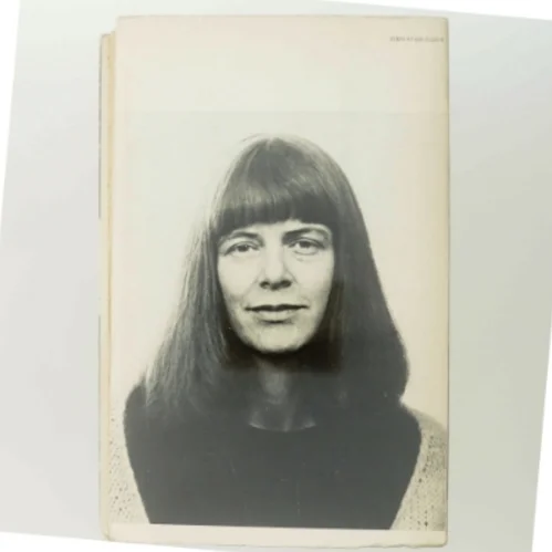 Paperback roman 'Lille menneske' af Charlotte Strandgaard