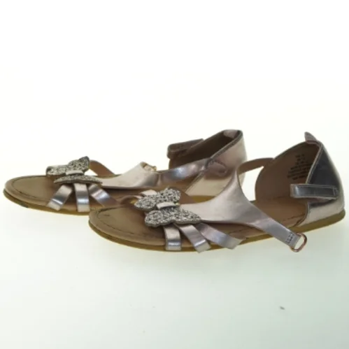 Sølvfarvede sandaler med pynt fra H&M (str. 33 )