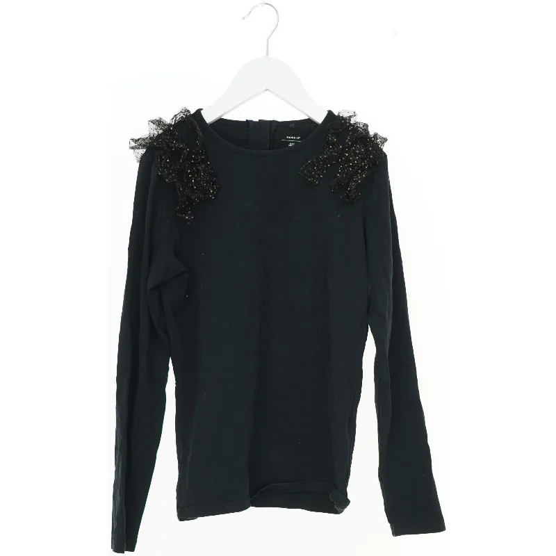Sort bluse med blonder fra Name It (str. 152)
