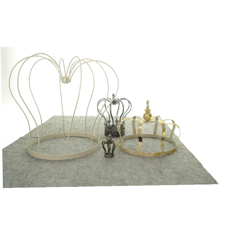 Dekorations kroner (4 stk) (str. H: 25 og 15 og 9 og 4 cm)