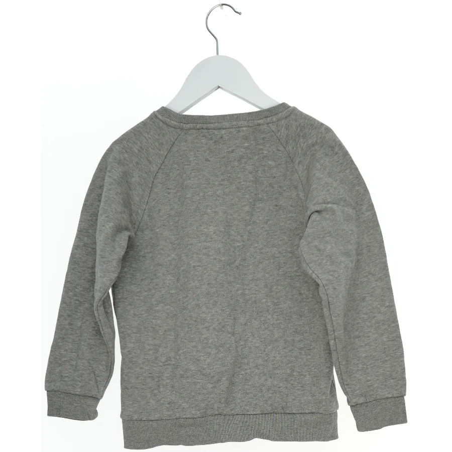 Grå sweatshirt med 'HEY' tryk fra Name It (str. 116)