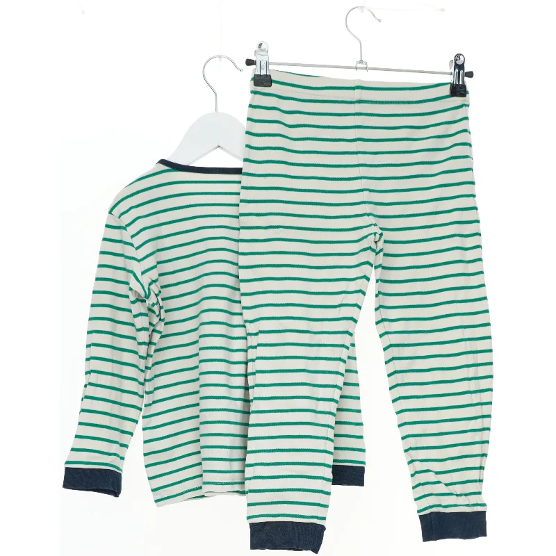 Stribet pyjamas med bukser fra Grüner Knopf (str. 116)