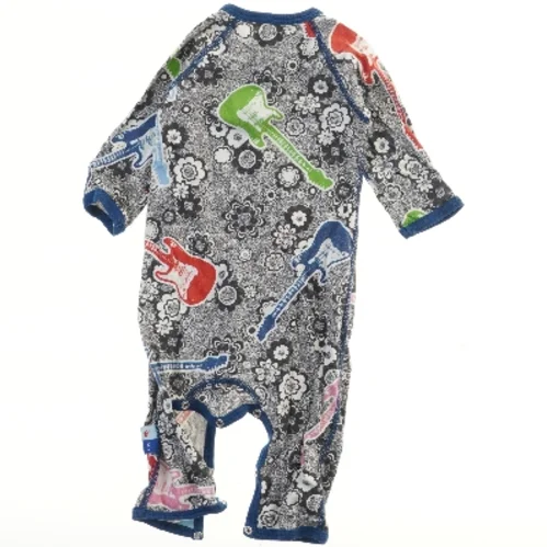 Heldragt med guitarprint fra Molo (str.  24x56 cm)