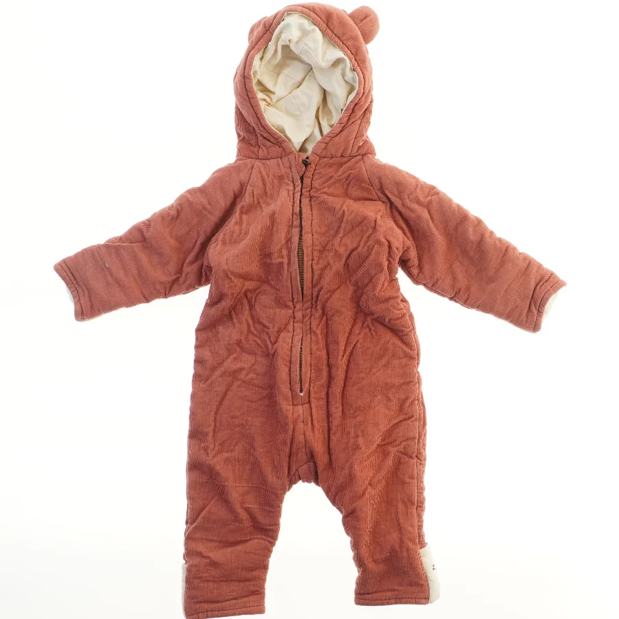 Flyverdragt i fløjl med hætte fra Konges Sløjd (str. 68)