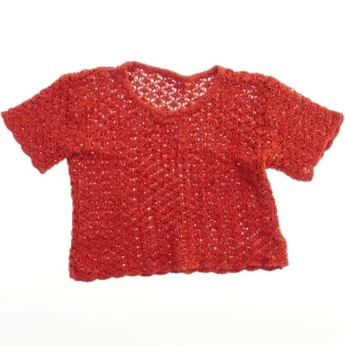 Hæklet rød trøje (str.  40x40 cm)