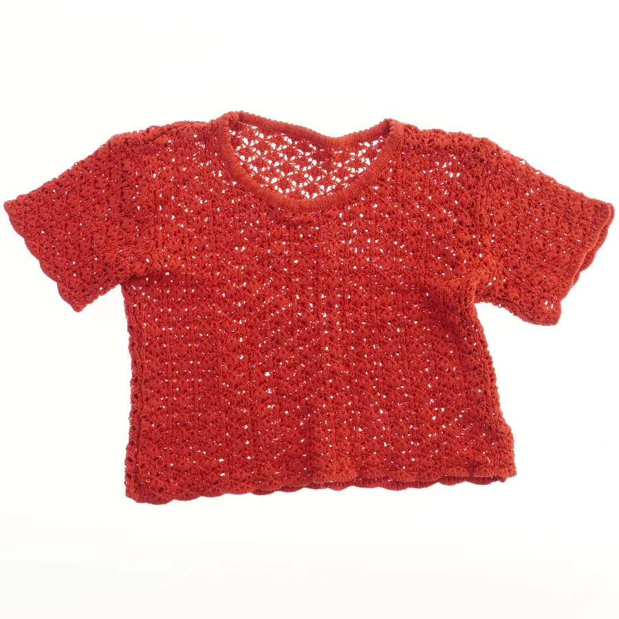 Hæklet rød trøje (str.  40x40 cm)