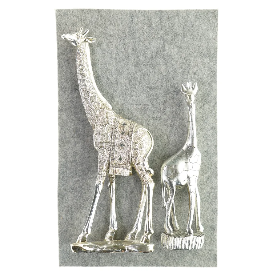 Dekorative giraffer 2 stk. (str. 14 x 7 x 35 og 7 x 4 x 27 cm)
