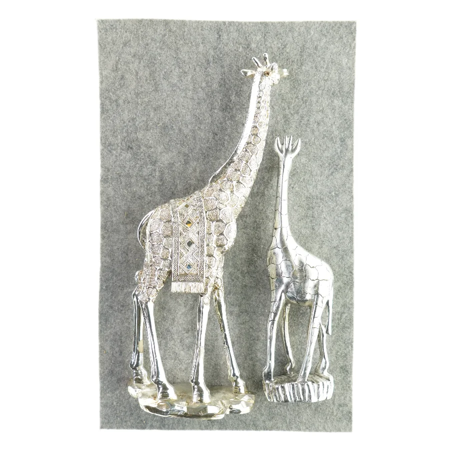 Dekorative giraffer 2 stk. (str. 14 x 7 x 35 og 7 x 4 x 27 cm)