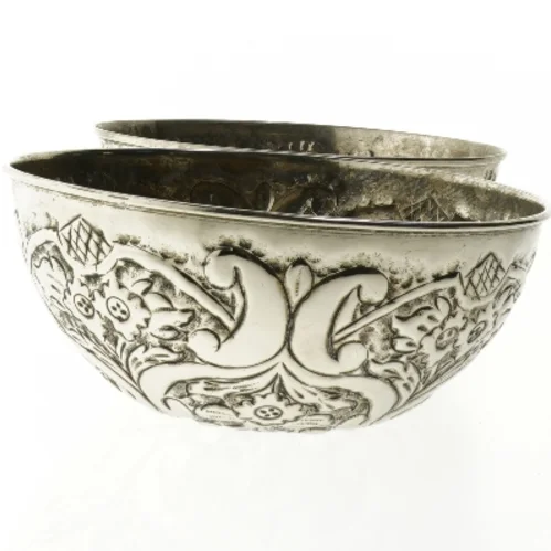 To dekorerede skåle (str. Ø 20x8 cm)