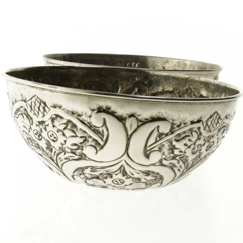 To dekorerede skåle (str. Ø 20x8 cm)