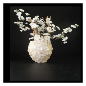  Blomsterarrangement smukt og dekorativt (str. 50 cm)