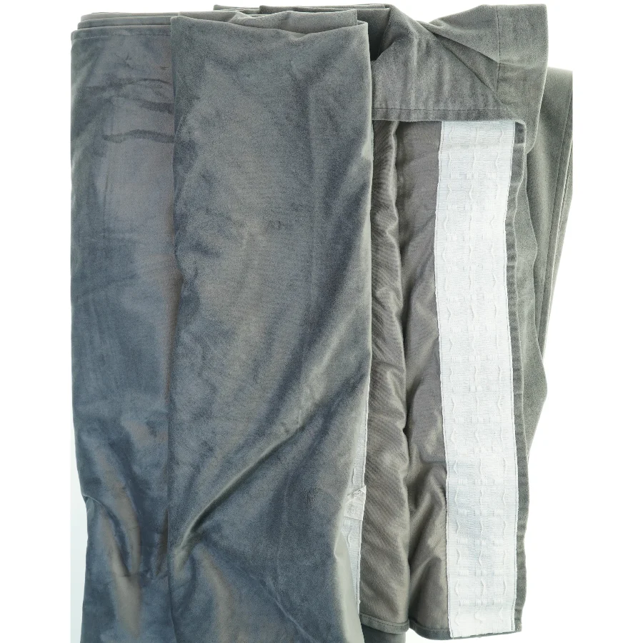 Gardiner grå velour fra Jysk (str. 235. x. 275. cm. I alt 3 styk)