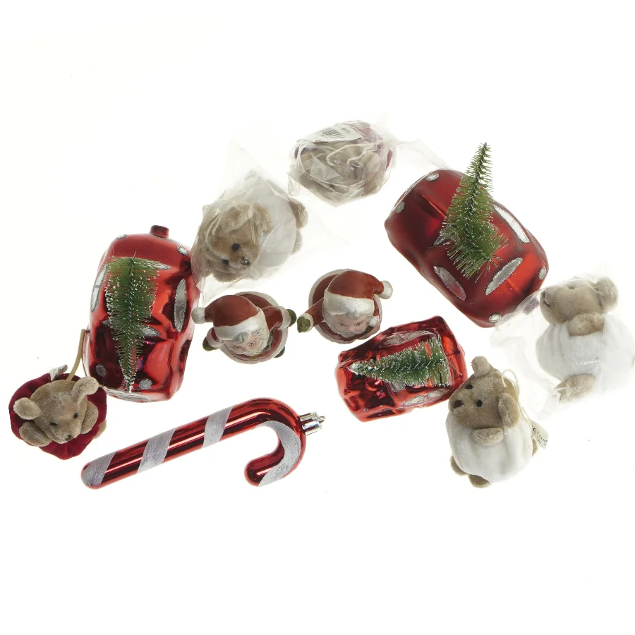 Julepynt med biler og bamser