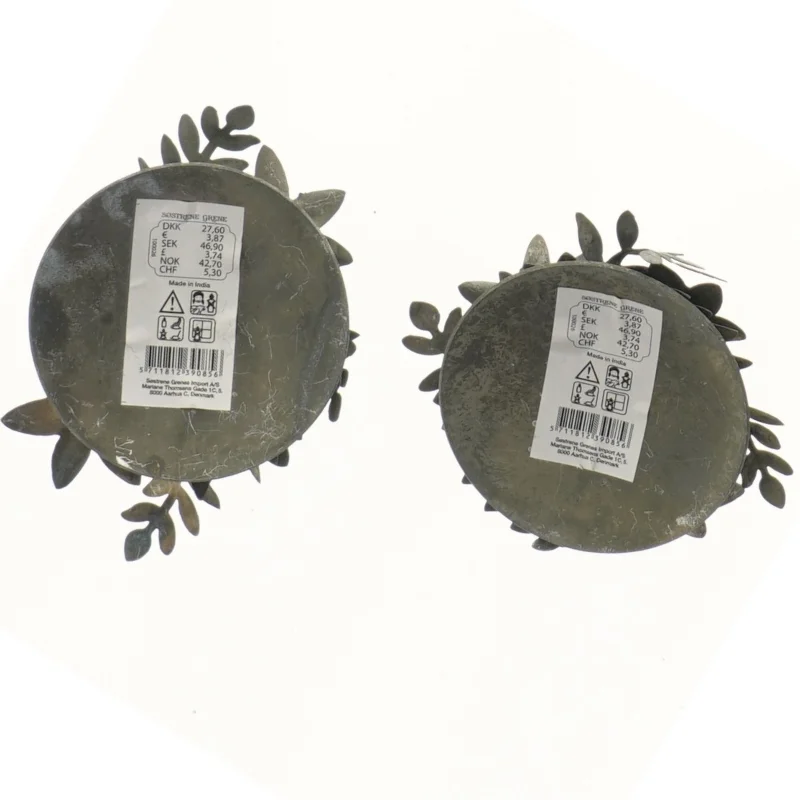 Dekorative fyrfadsstager i blomstermetaldesign fra Søstrene Grene (str. Ø 9 cm)