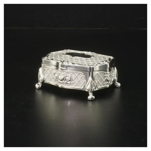 Lille “sølv” skrin med foer af velour (str. 9 x. 6 cm)