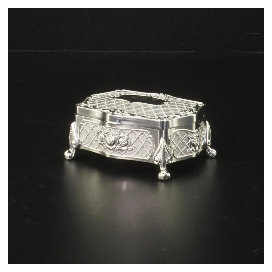 Lille “sølv” skrin med foer af velour (str. 9 x. 6 cm)