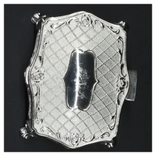 Lille “sølv” skrin med foer af velour (str. 9 x. 6 cm)