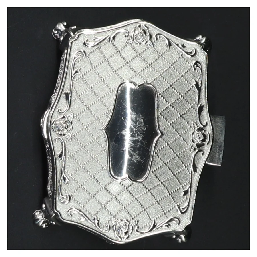 Lille “sølv” skrin med foer af velour (str. 9 x. 6 cm)