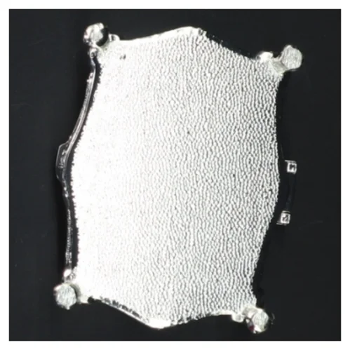 Lille “sølv” skrin med foer af velour (str. 9 x. 6 cm)