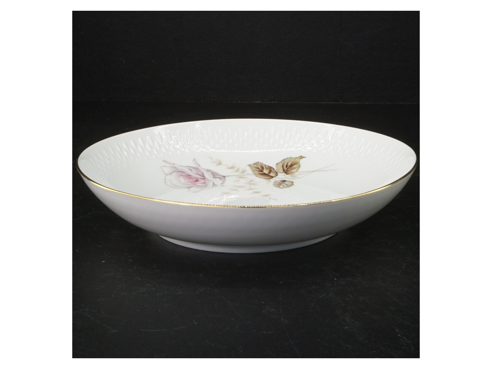 Blomsterdekoreret porcelænsskål fra Edelstein (str. 22 cm)