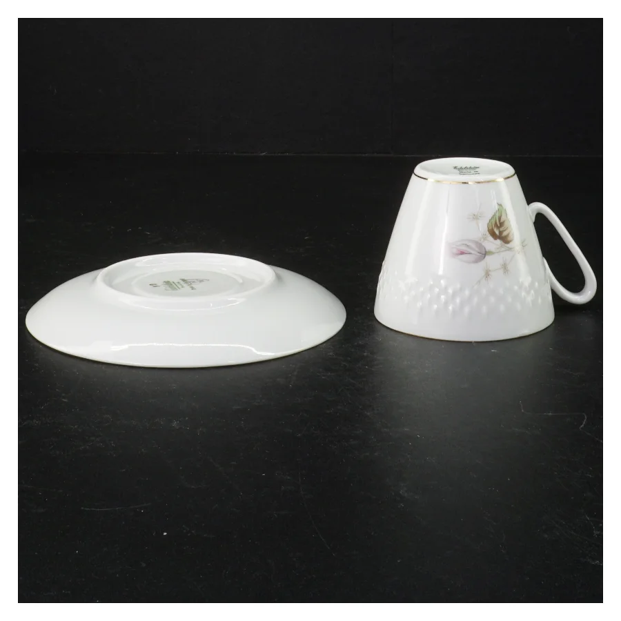 Porcelæn tekopper og underkopper fra Edelstein