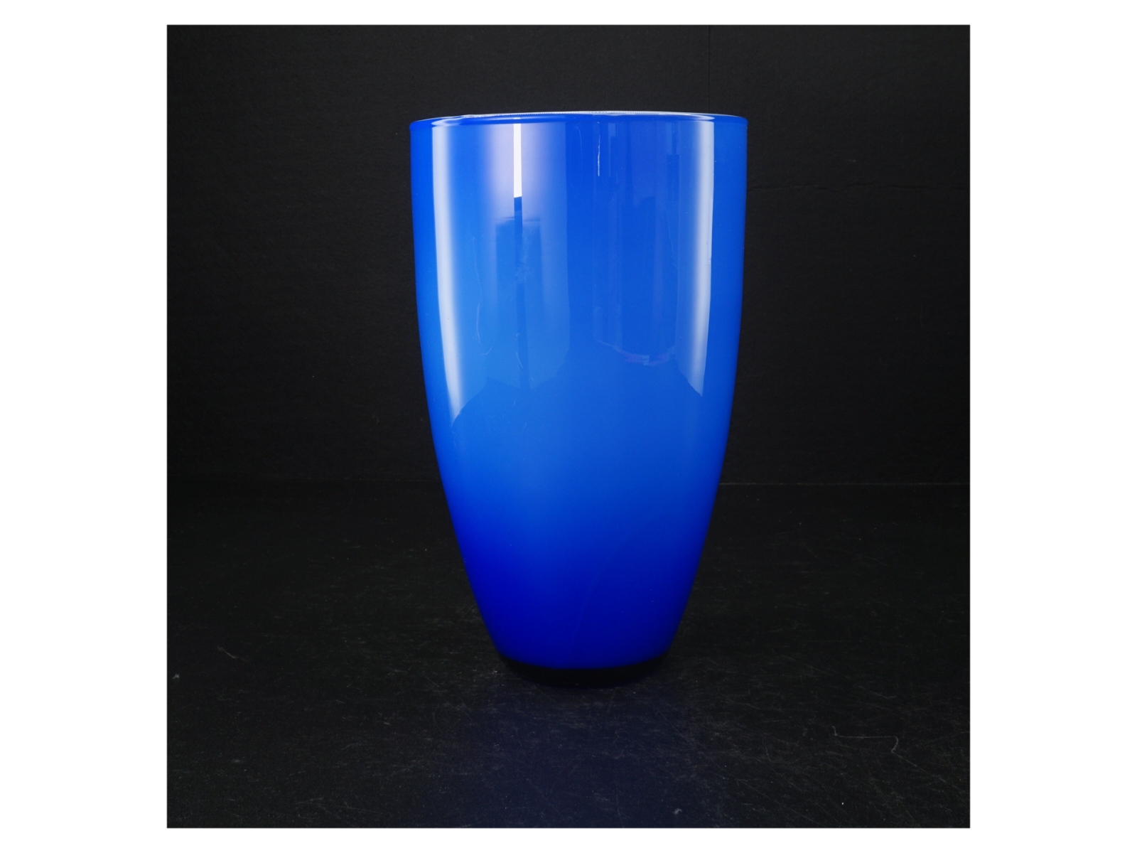 Blå vase (str. 23 cm)
