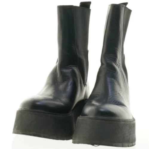 Sorte chelsea støvler fra Zara (str. 39)