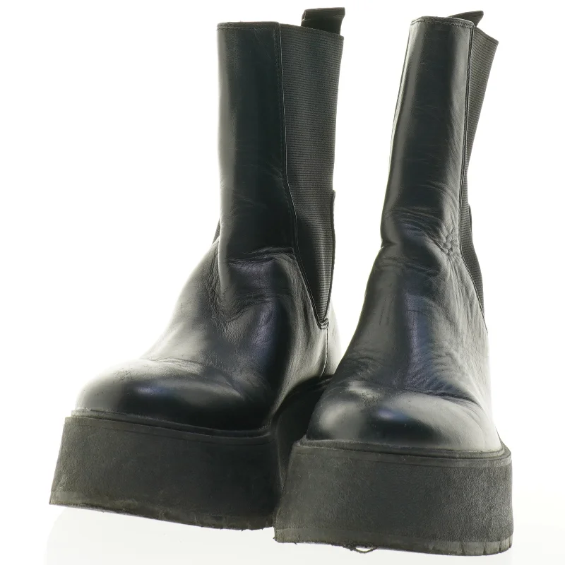 Sorte chelsea støvler fra Zara (str. 39)