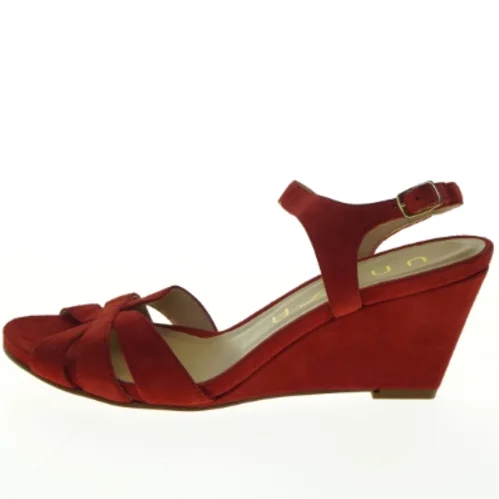 Røde ruskindsko med kilehæl fra Unisa (str. 40)