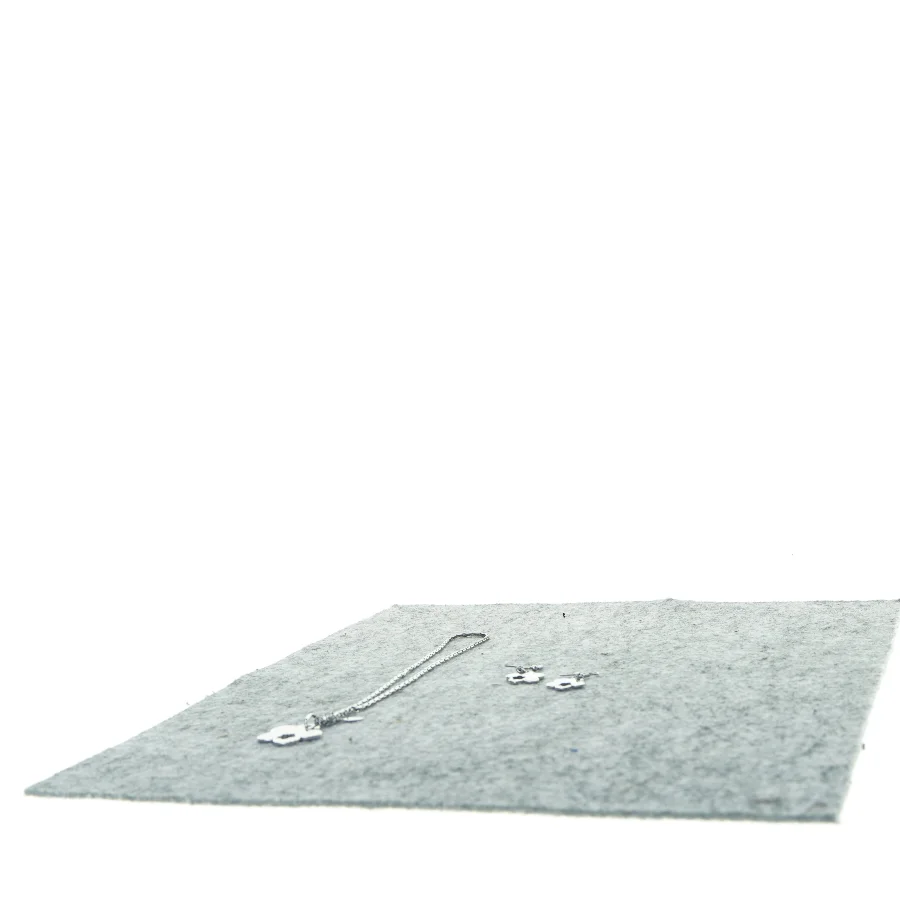 Halskæde og øreringe (str. 25 cm)