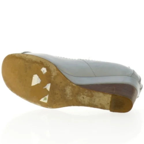 Hvide lædersko med kilehæl (str. 38)