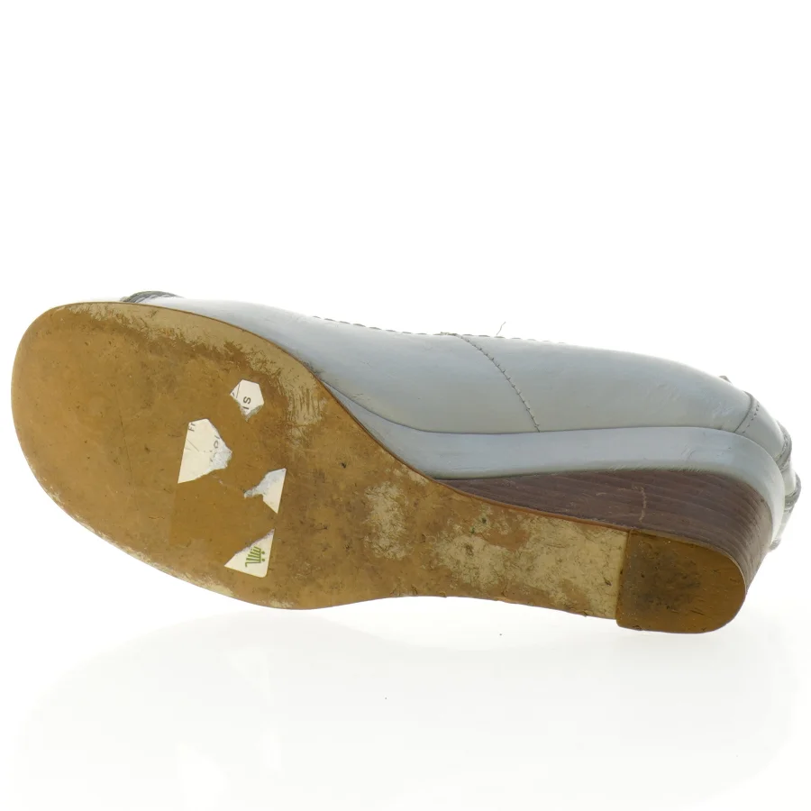 Hvide lædersko med kilehæl (str. 38)