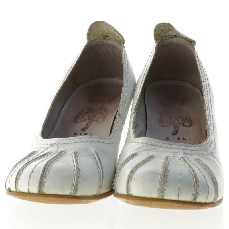 Hvide lædersko med kilehæl (str. 38)