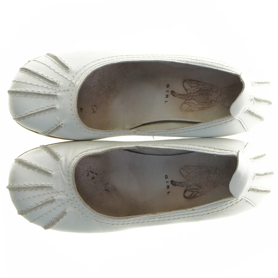 Hvide lædersko med kilehæl (str. 38)