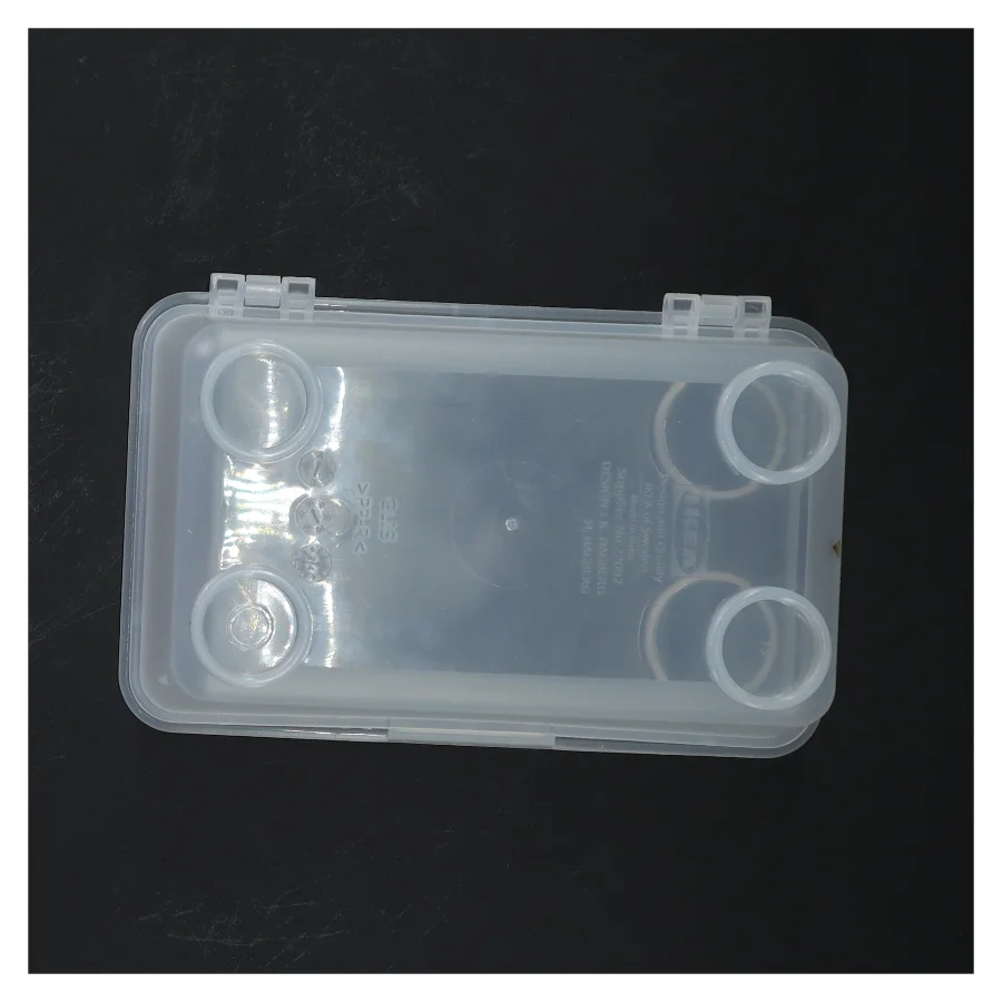 Plastikkasse med låg fra IKEA (str. 17x11x8 cm)