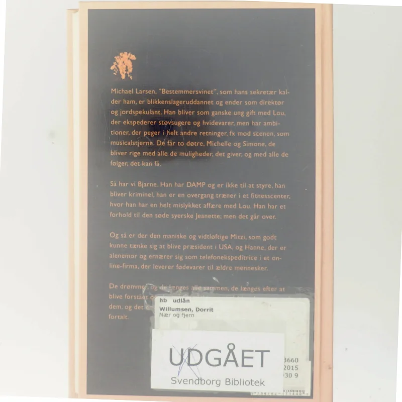 Nær og fjern af Dorrit Willumsen (Bog)