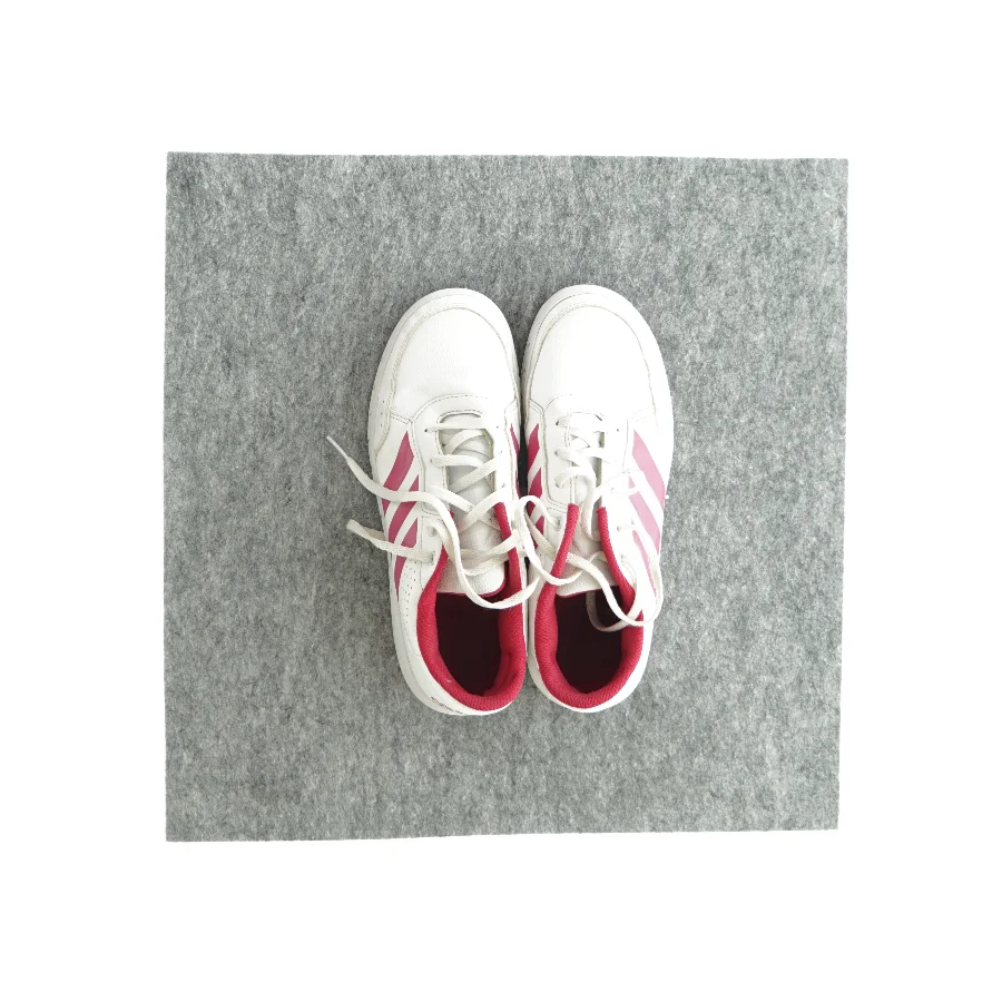 Sneakers fra Adidas (str 36,5), kun brugt indendøre