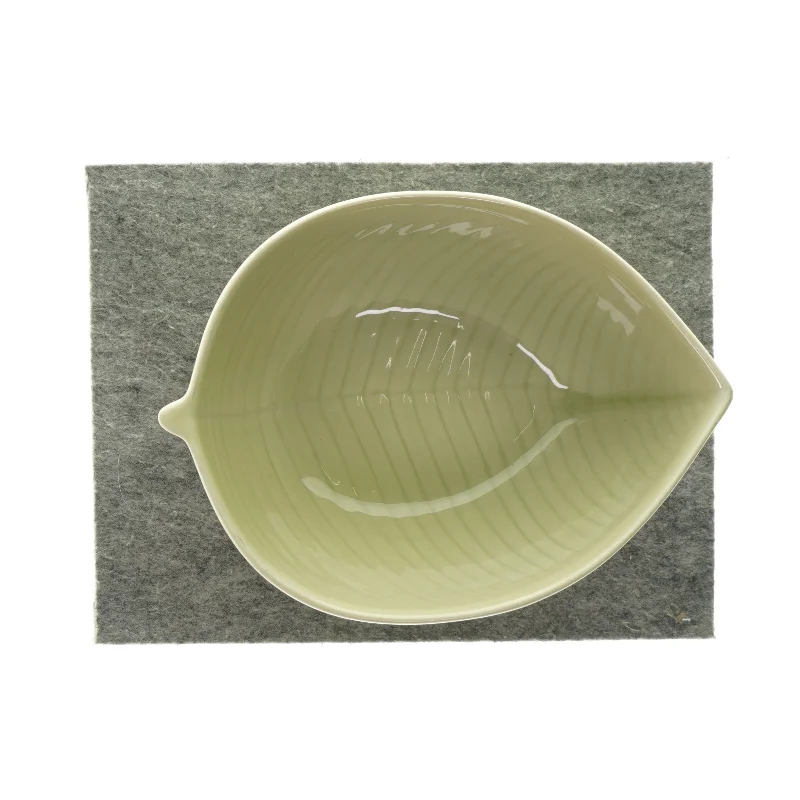 Bladformet skål fra Broste (str. 9 x 21cm)