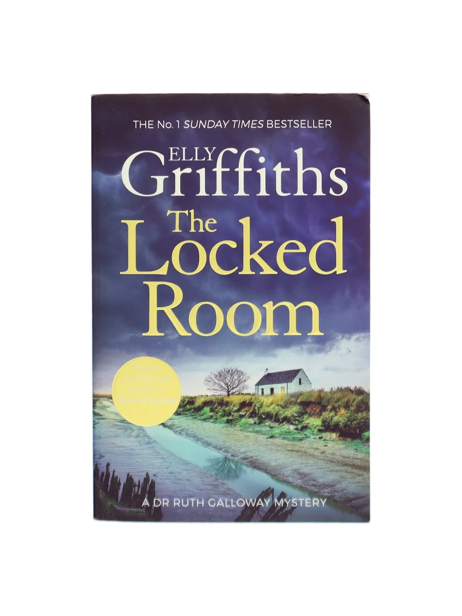 Forsiden af Det låste rum (The Locked Room) af Elly Griffiths