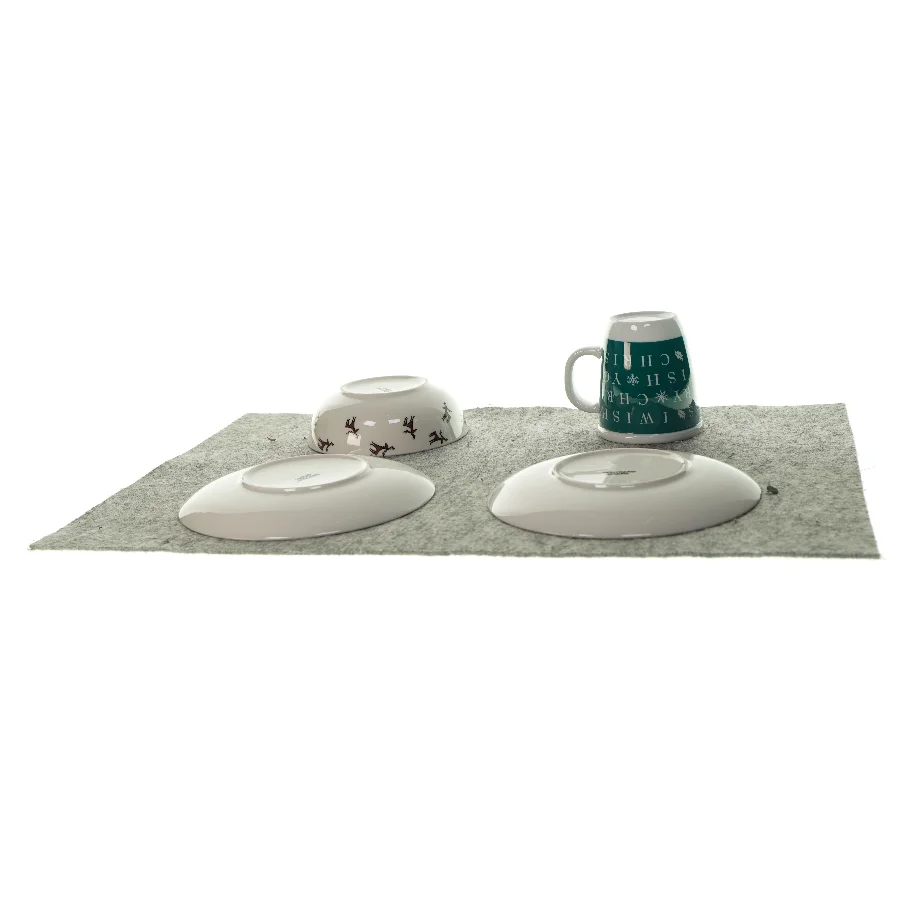 Julesæt ( 2 tallerkner, 1 kop og 1 skål) fra Bodum og Søstrene Grene (str. 21 og 6x15 og 11x10m)