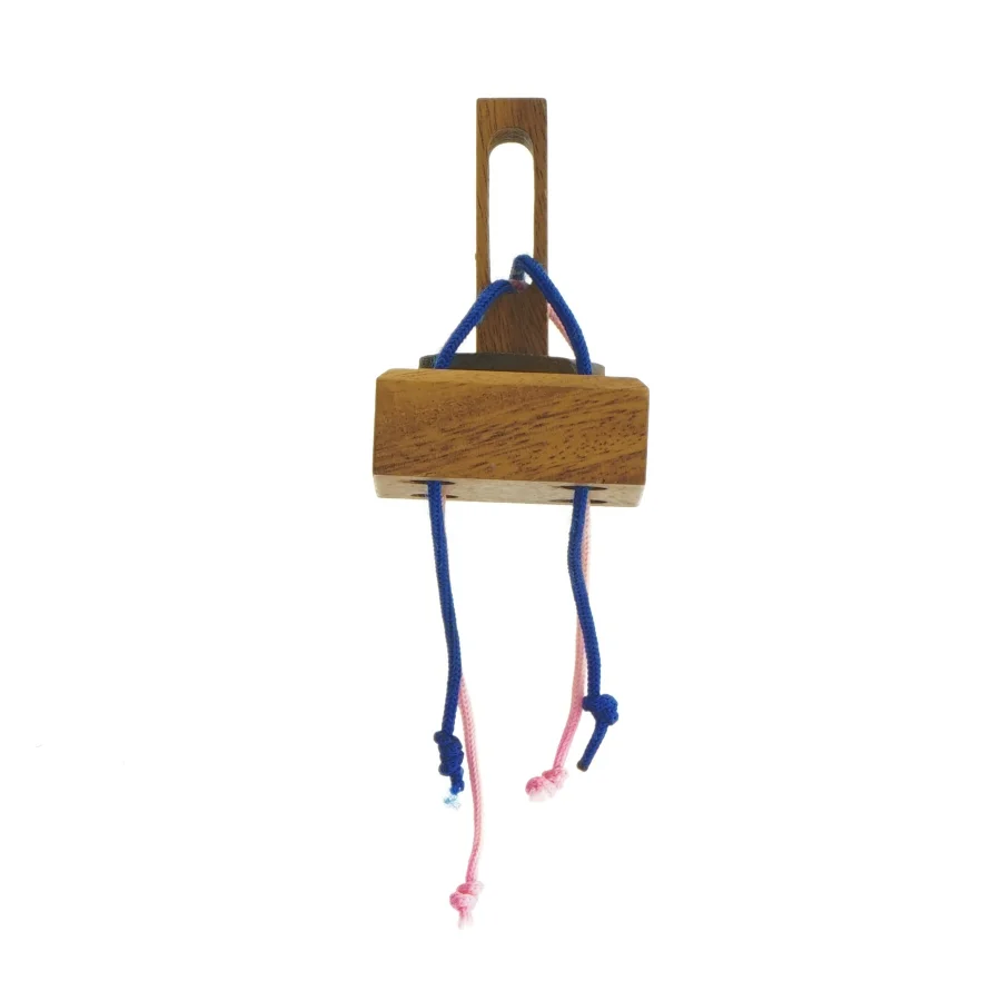 Træ puslespil med snore (str. 9 x 6 x 6 cm)