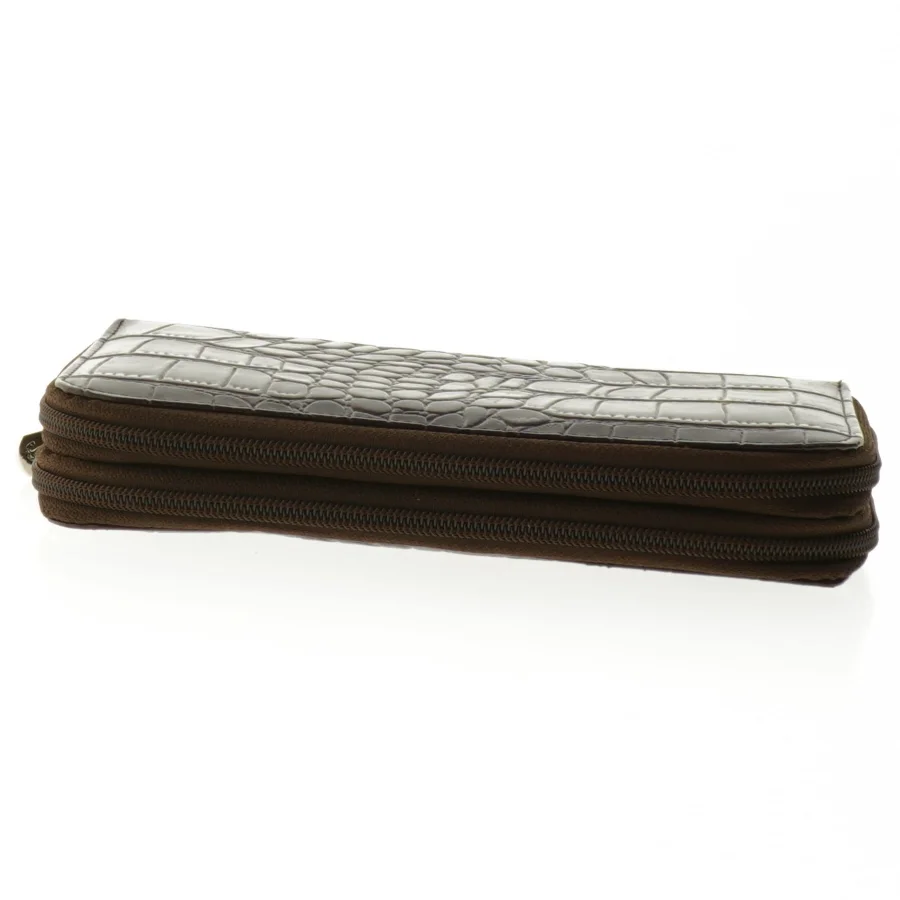 Brun krokodillepræget pung fra Lacoste (str. 21 x. 12 cm)
