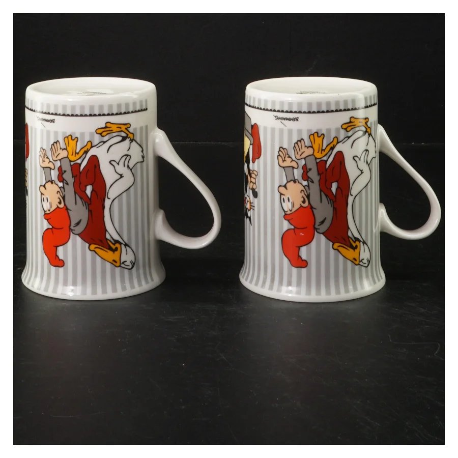 Krus med tegneseriefigurer fra Pobra (str. 10,5 cm. ø. 7,5 cm)